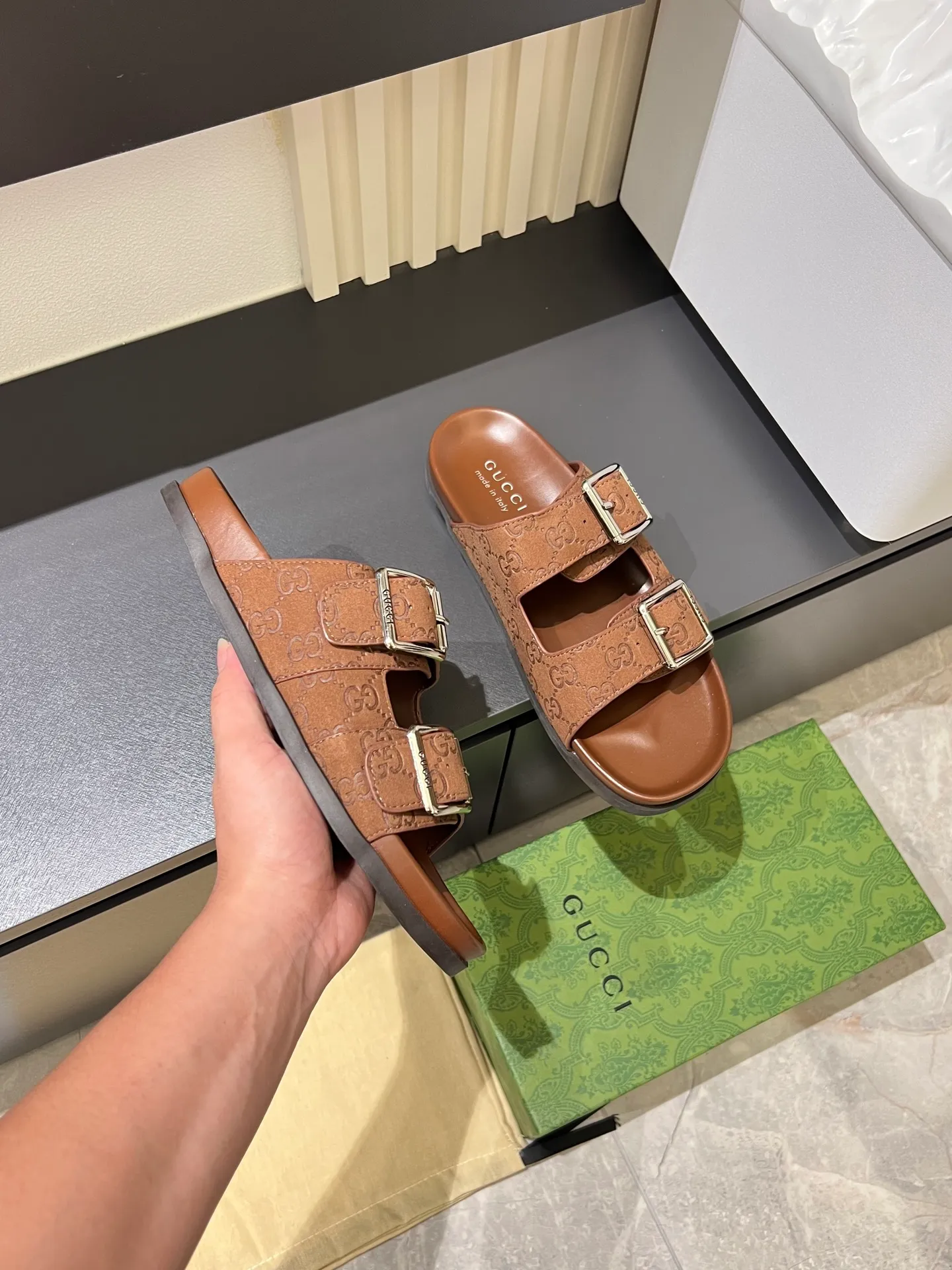 Men's Men's Shoes 💰p320 "GUCC＊" These slippers are made of GG polyester and feature a Gucci label on the front, adding a bold logo feel to the style. "Gucci Made in Italy" stamped label Rubber sole. Size 38-44